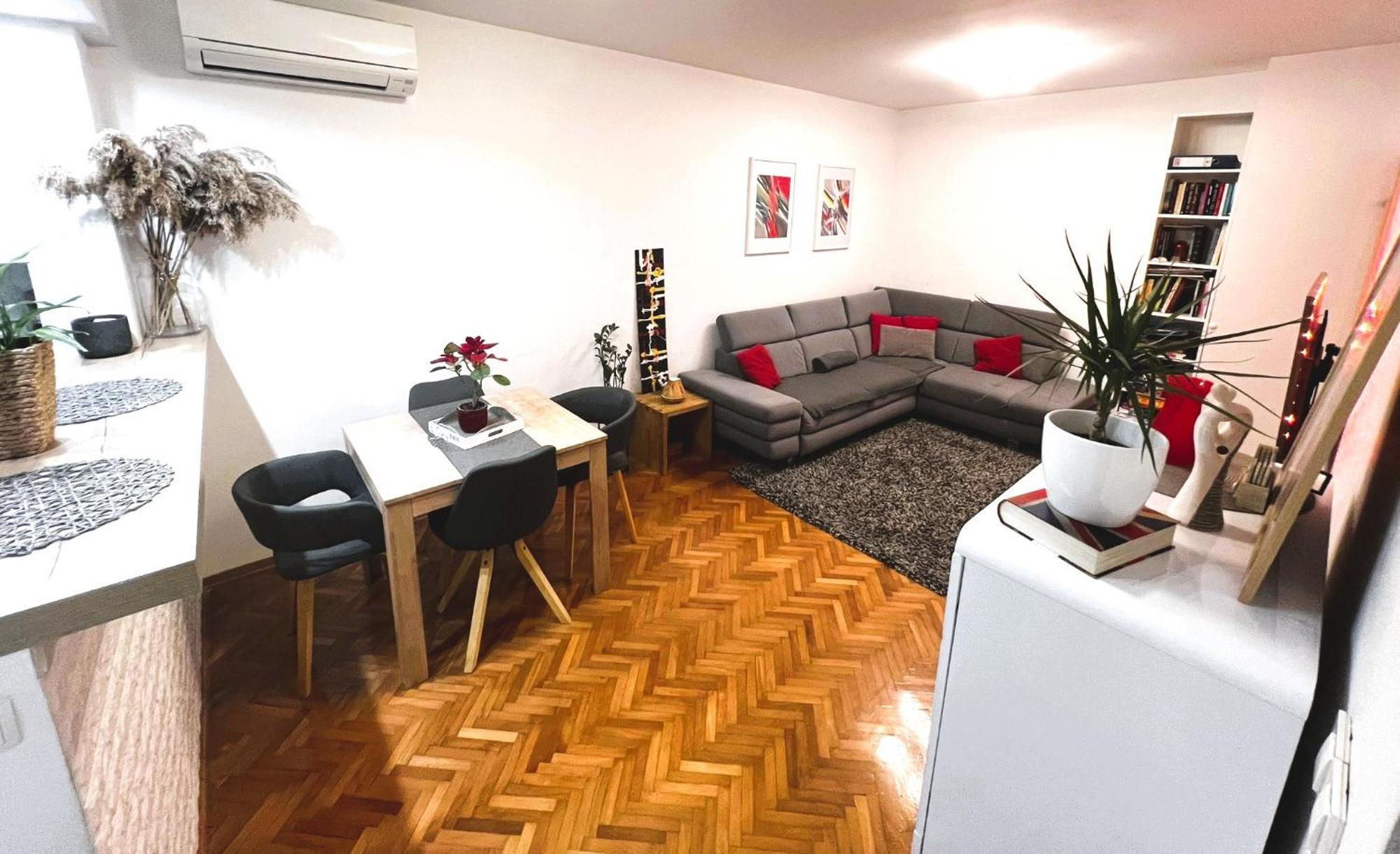 Mm - 5 Min By Car To The & Center - Free Public Parking Apartment Split